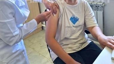 В Нарыне началась вакцинация сотрудников государственных и муниципальных учреждений против вирусного гепатита B