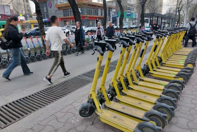 Самокаты не будут угрозой для пешеходов — мэрия Бишкека работает над положением