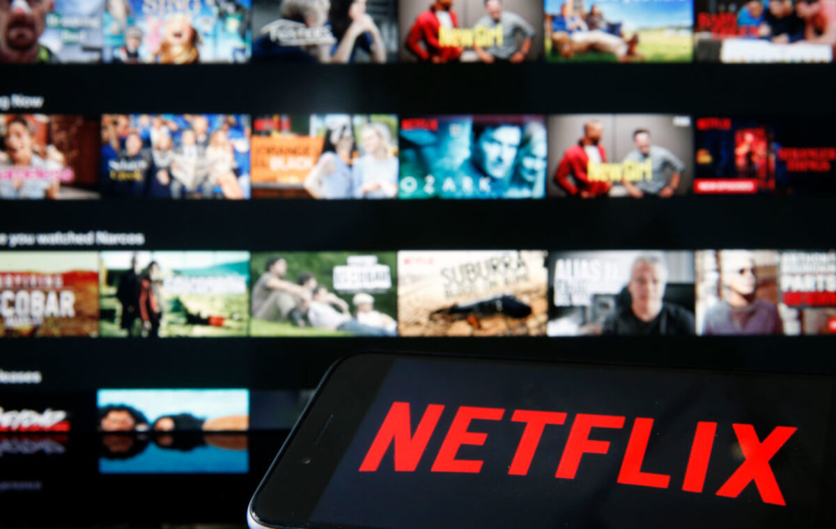 ИИ от Netflix научился убирать объекты из видео и перестраивать сцену