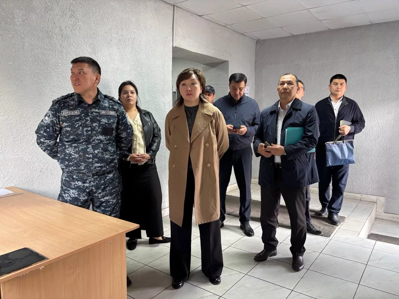 Омбудсмен Кыргызстана проверила спецприемник ГУВД Бишкека и выявила нарушения