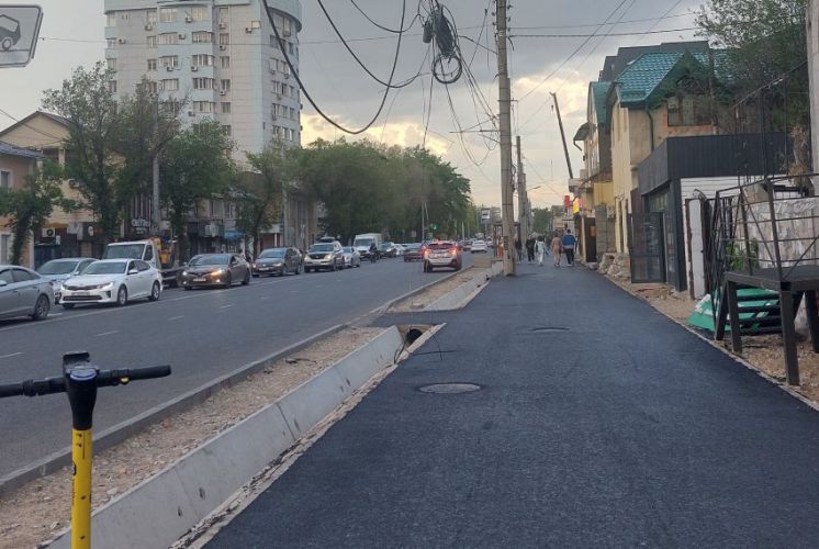 В Бишкеке начался второй этап капитального ремонта тротуаров на улице Горького