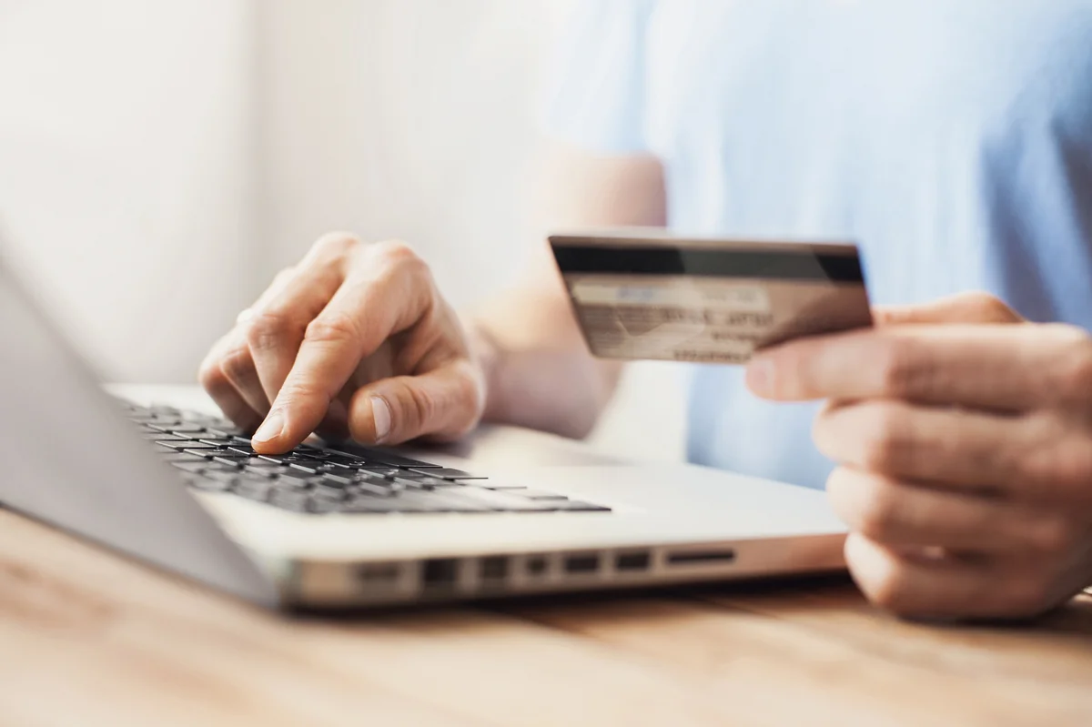 В АБА прокомментировали введение лимитов на операции Card to card