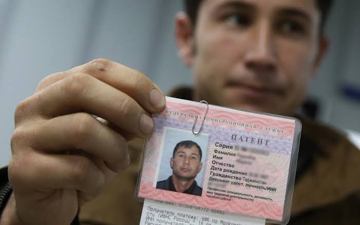 Патент и сроки. Мигрантам из Узбекистана напомнили о правилах работы в России