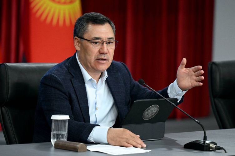 Дарыгерлерге үй, спорт комплекс: Кочкордун тургундары президенттен эмне сурашты?