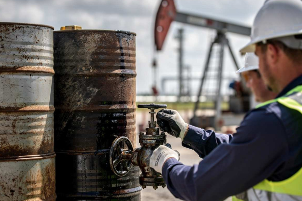 Нефть дешевеет