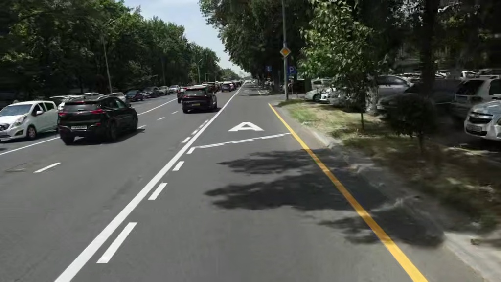 На одной из загруженных улиц Ташкента появилась новая выделенная полоса для автобусов. Видео