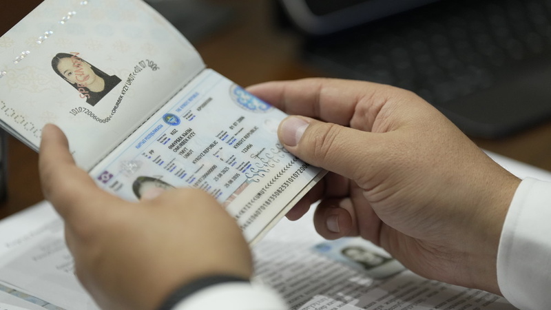 Draft law allowing children to travel without second parent's consent passed in Parliament