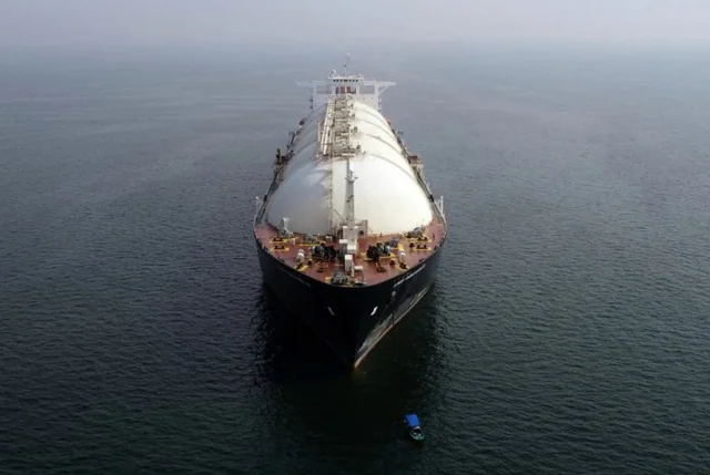 İrana qarşı müharibədən bəri LNG daşıyan ilk tanker Hörmüzdən keçib
