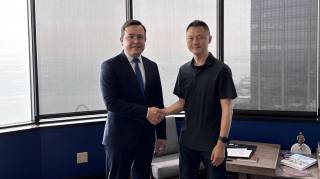 Обсуждено сотрудничество с Oracle