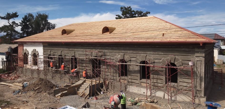 Nurdan Oruntaev reviews reconstruction progress of History Museum in Karakol