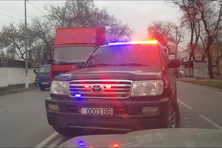 Мигалки по новым правилам, кабмин ужесточил требования к спецтранспорту