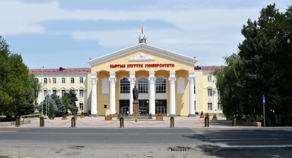 ГКНБ задержал сотрудника КНУ по делу о продаже допуска к госэкзаменам
