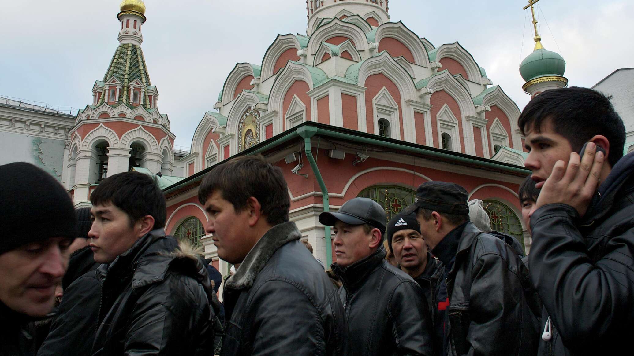 Кому из кыргызстанцев нужно установить приложение "Амина" для учета в Москве