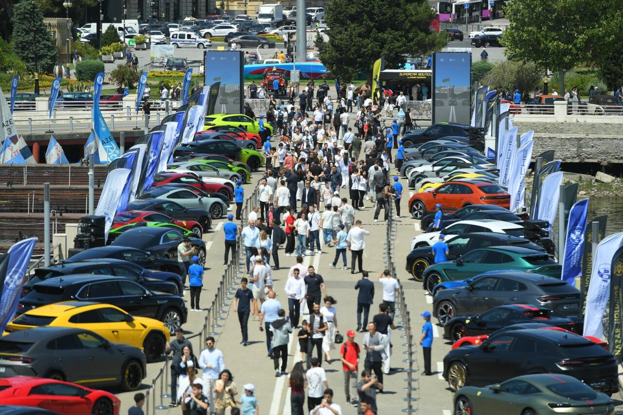 Klassik və sürət avtomobilləri festivalının birinci günü başa çatıb