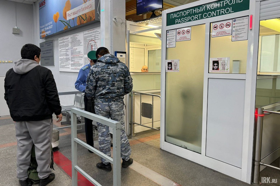 Российские пограничники получили право проверять телефоны, ноутбуки и другие гаджеты
