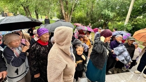 В городе Нарын 200 малообеспеченным семьям раздали продуктовые наборы