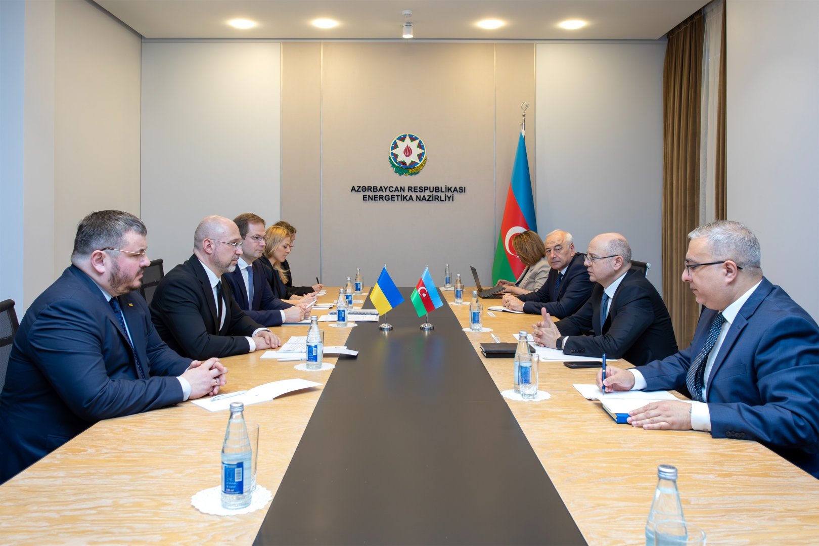 Рассмотрены вопросы сотрудничества Азербайджана с GECF и IRENA (ФОТО)