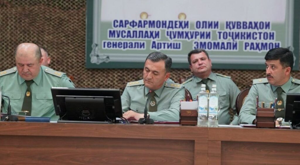 Министр обороны Таджикистана поручил усилить дисциплину в армии и подготовку к военным парадам