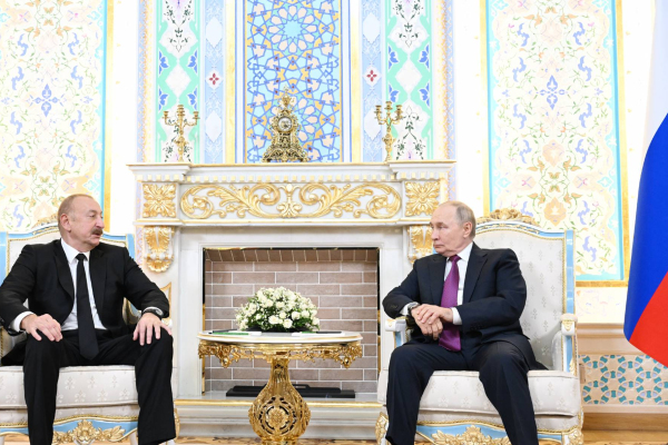 Алиев поздравил Путина