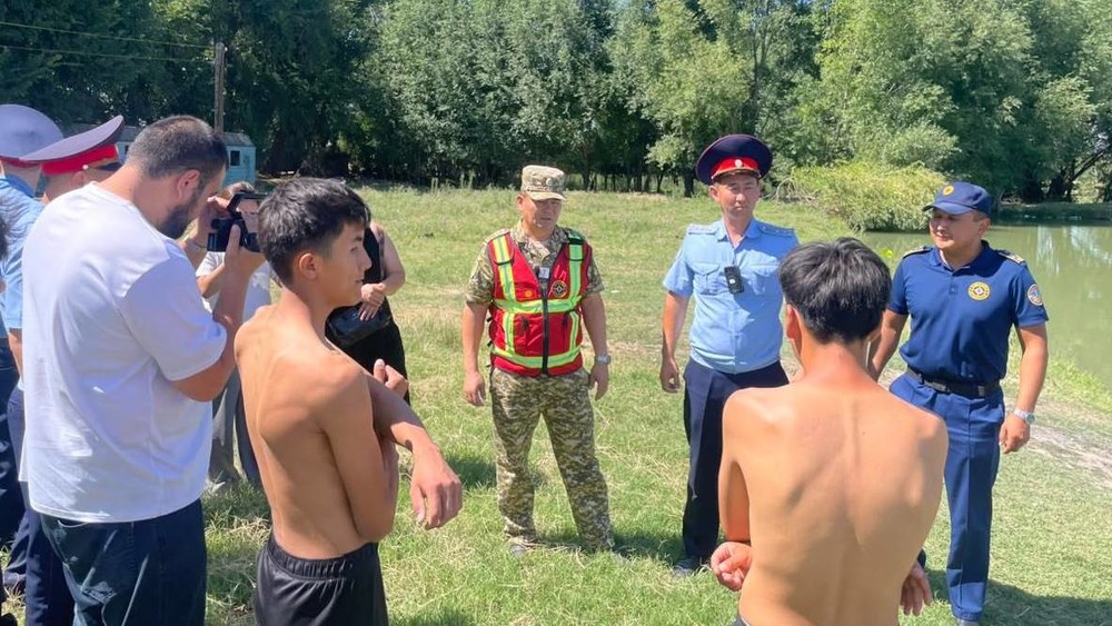 В айыльном аймаке Нарзан провели рейд по безопасности на водоёмах