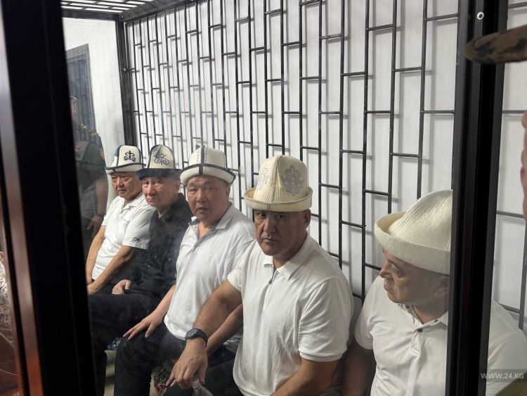 Court delivers verdict in “Letter of 75” case: Sentences announced