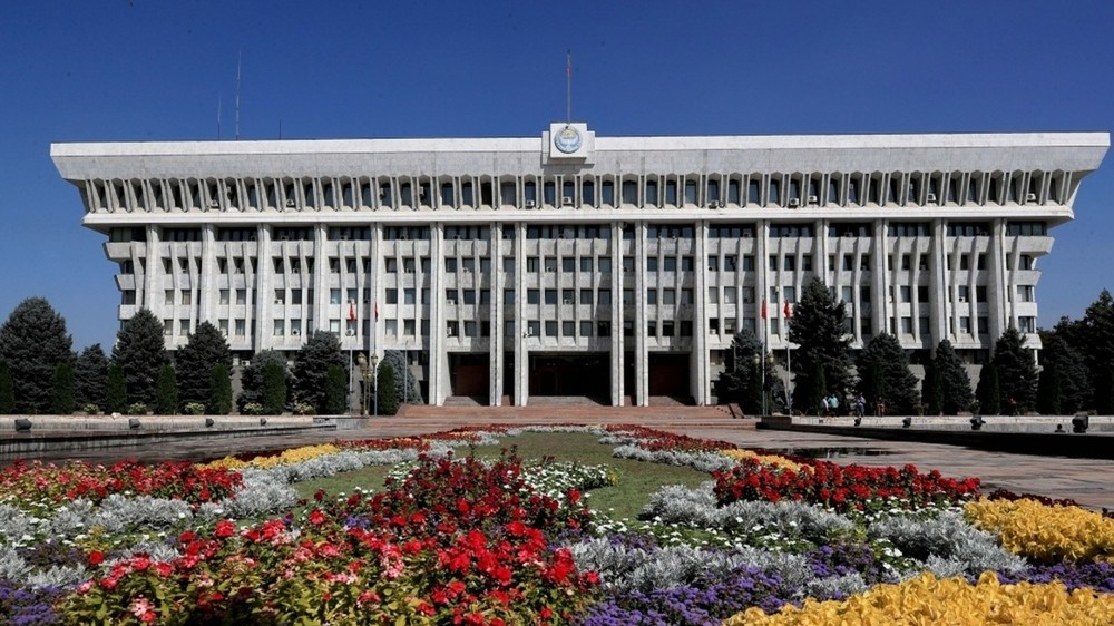 Депутатам Жогорку Кенеша разрешили «шабашку»
