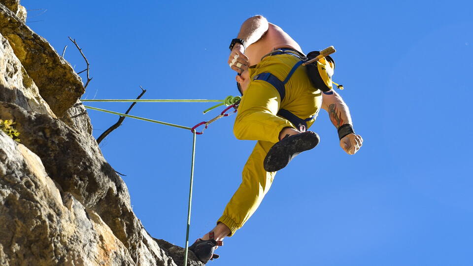 Yəmənli alpinist vulkan kraterinə yıxılaraq ölüb