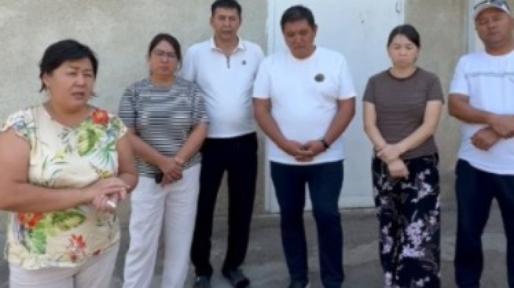 Родные пострадавшего в ДТП с экс-депутатом Базарбеком записали видеообращение