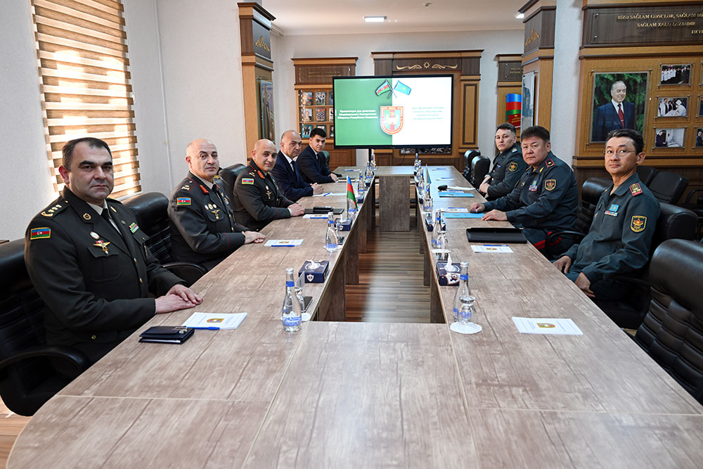 Азербайджан и Казахстан обсудили сотрудничество в области военного образования (ФОТО)
