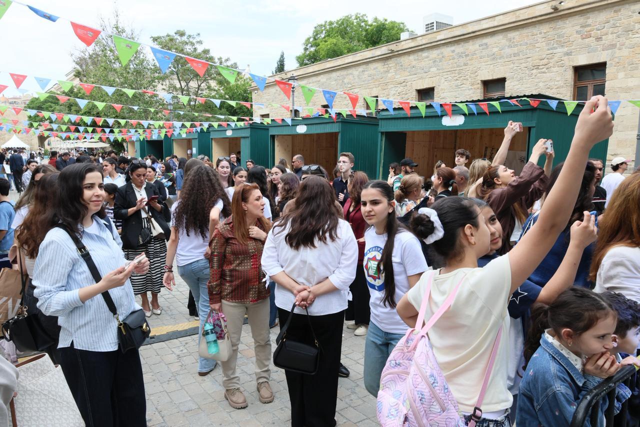İçərişəhər WUF13 çərçivəsində canlı və rəngarəng incəsənət platformasına çevrilib