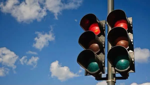 В Бишкеке на проспекте Чынгыза Айтматова проводятся пусконаладочные работы новых светофоров