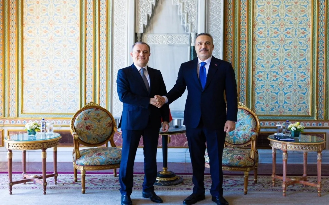 Ceyhun Bayramov Hakan Fidanla görüşdü