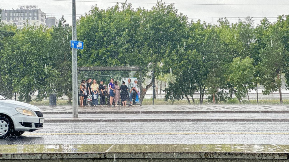 Гроза, град и шквал: погода в Астане и Алматы 19-21 августа