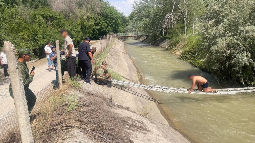 В Кашкадарье спасли упавшего в канал мужчину