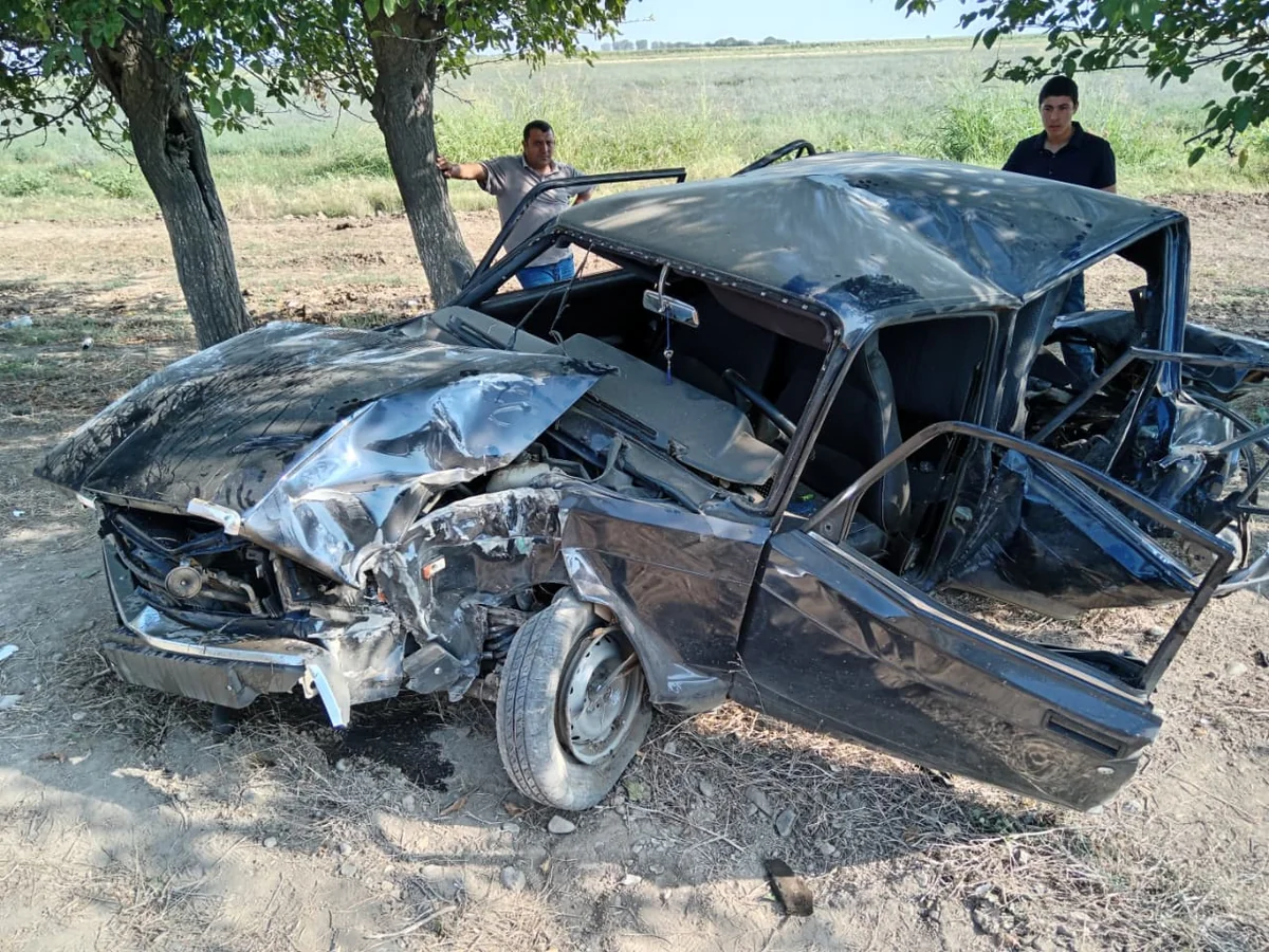 В Агджабеди столкнулись два автомобиля, есть пострадавшие