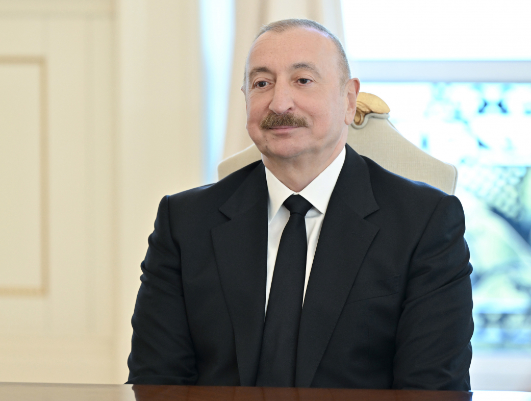 Алиев показал подарок Трампа