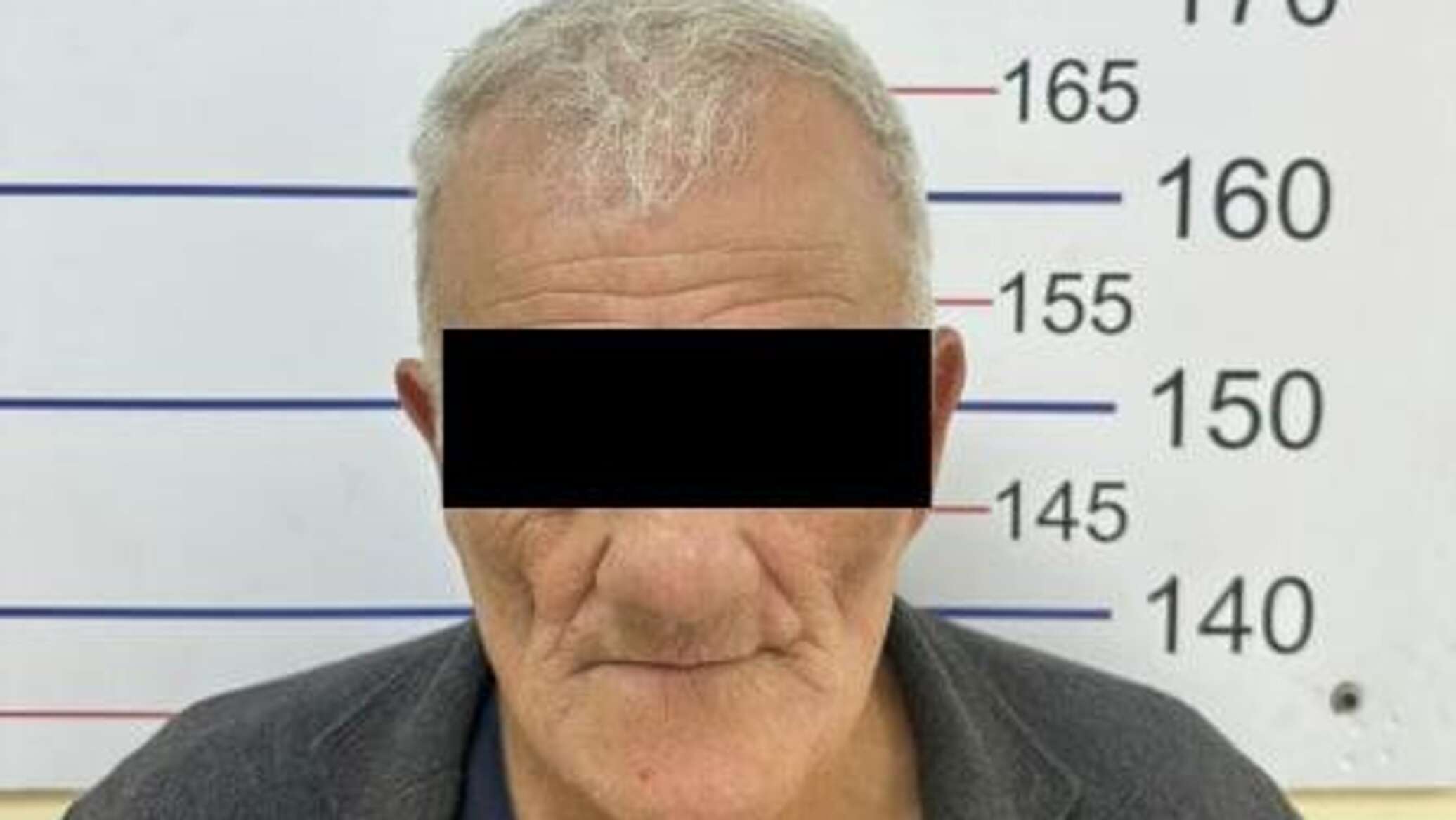 В Бишкеке задержали мужчину, который домогался девочки в автобусе. Видео