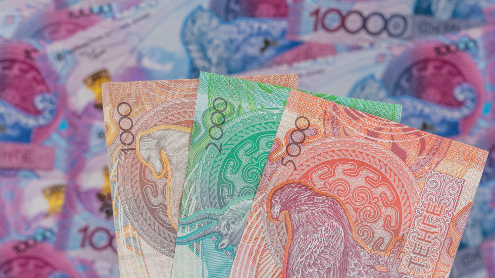 До 6,5 миллиона тенге - в Казахстане напомнили о выплатах школьникам