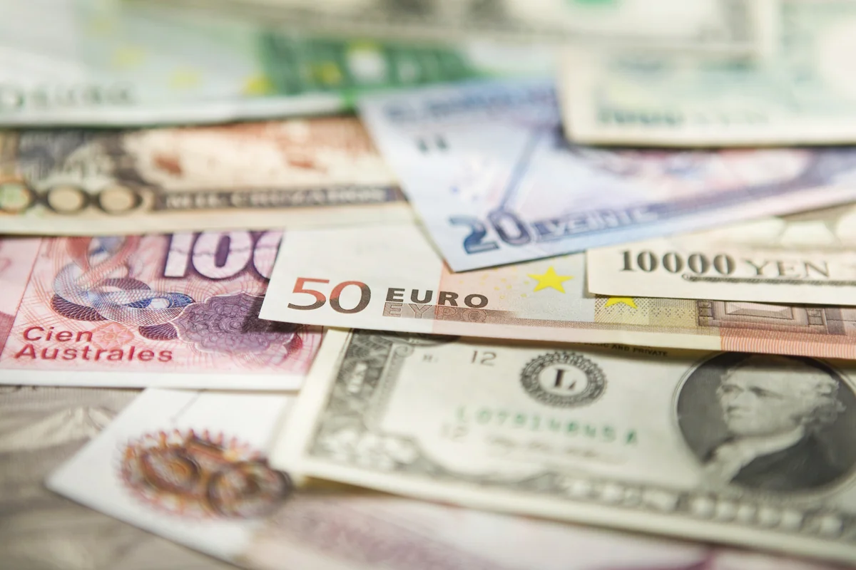 Денежная база в Азербайджане увеличилась почти на 13%