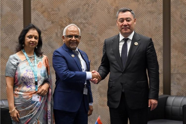 Sadyr Japarov discusses financial cooperation with President of Mauritius