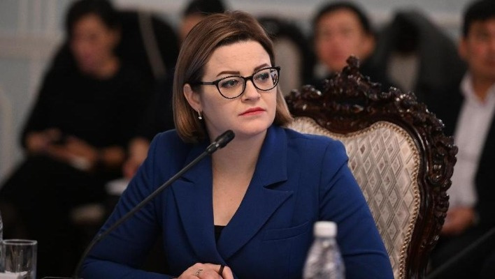 Мозгачева пояснила, при каком условии молодые учителя получают выплату в 91 тыс. сомов