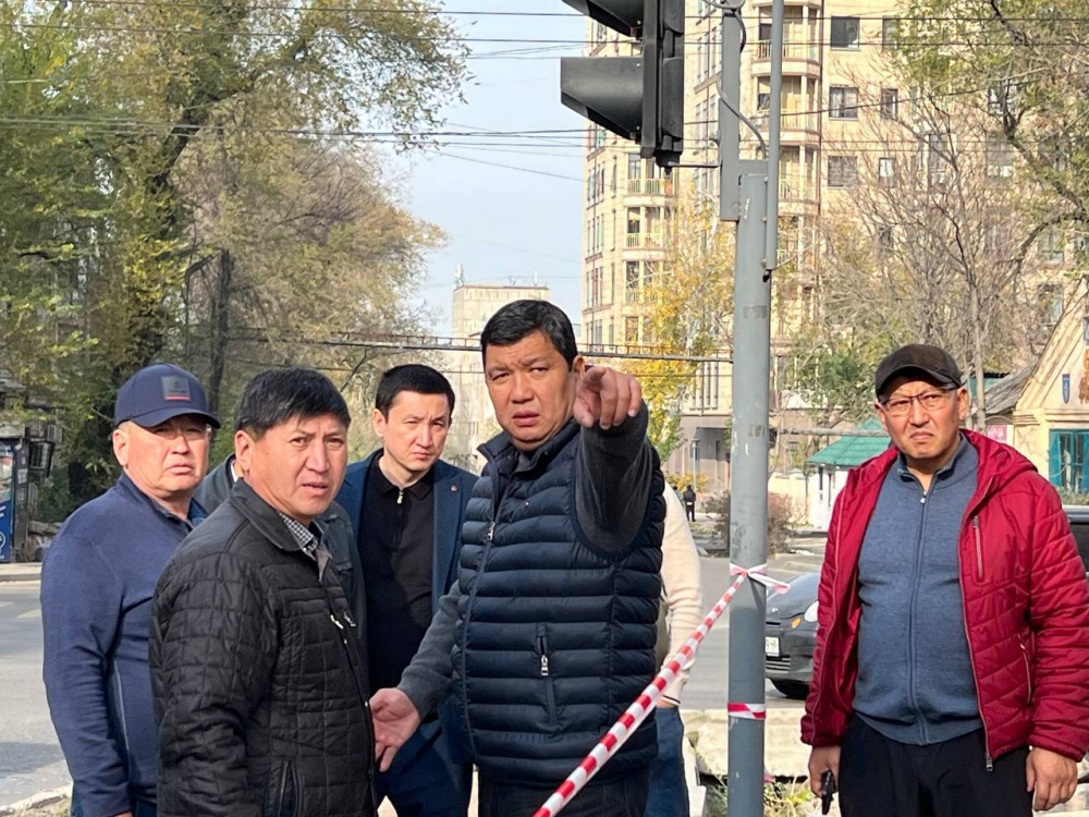 "Все стали специалистами". Айбек Джунушалиев ответил на критику ремонта дорог