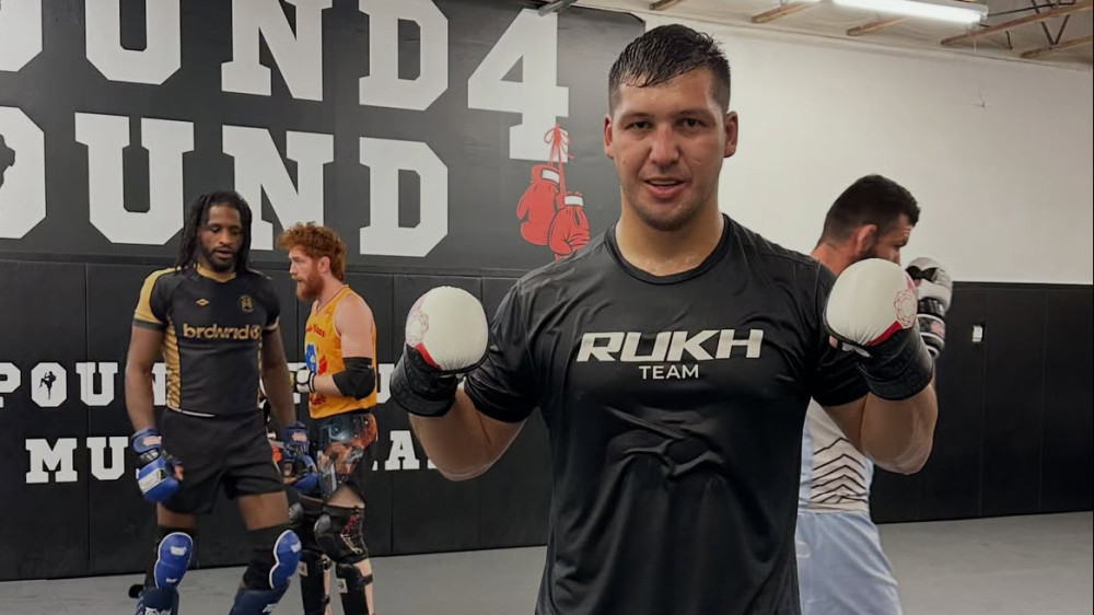 Казахстанец Дияр Нургожай прошел взвешивание перед боем в UFC