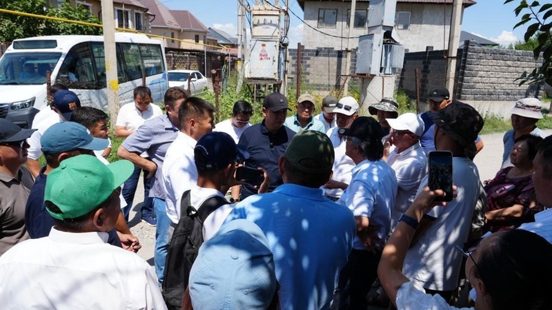 Bishkek Mayor meets with Khan-Tenir residents to address infrastructure and water issues