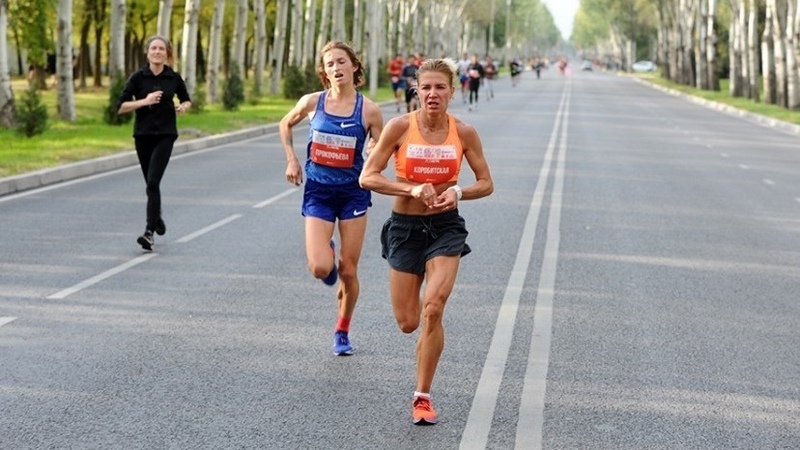 Kyrgyzstani runner Maria Korobitskaya holds 3rd place at half marathon in Tajikistan