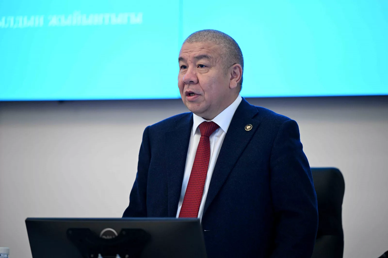 Алмамбет Шыкмаматов разъяснил порядок списания признанной налоговой задолженности с банковских счетов