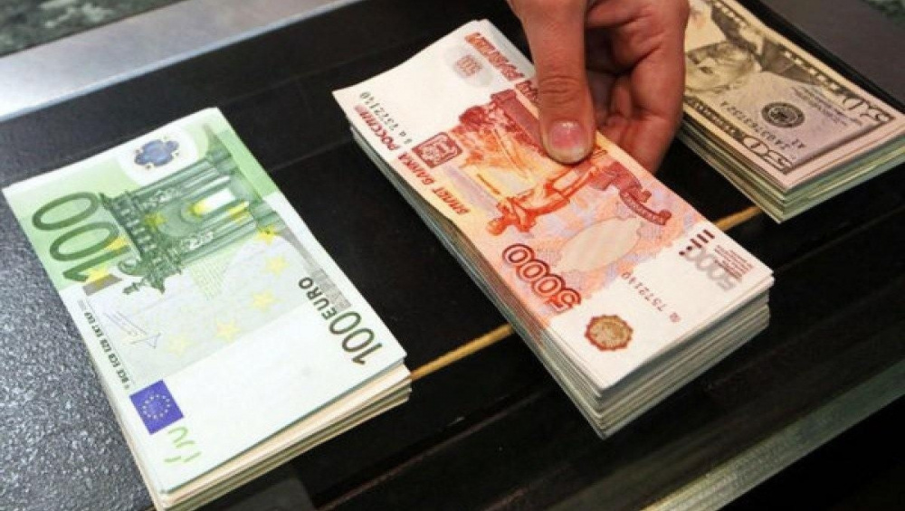 Курс валют в коммерческих банках 14 июля: цена на рубль начала расти