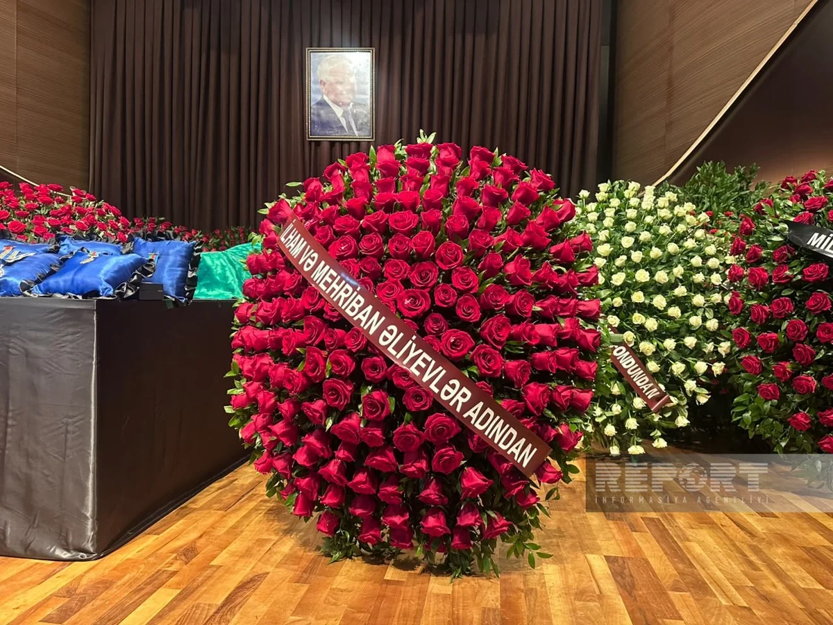 Ильхам Алиев и Мехрибан Алиева отправили венок на церемонию прощания с Нариманом Гасанзаде
