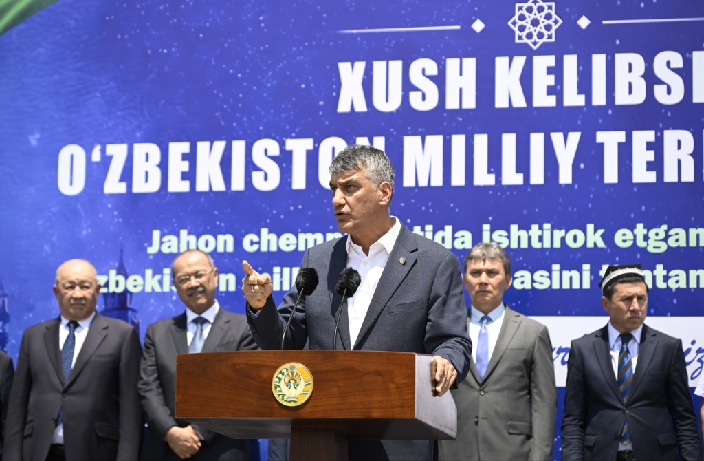 Алишер Кадыров после жесткой критики поддержал сборную Узбекистана: "Мы гордимся вами". Видео