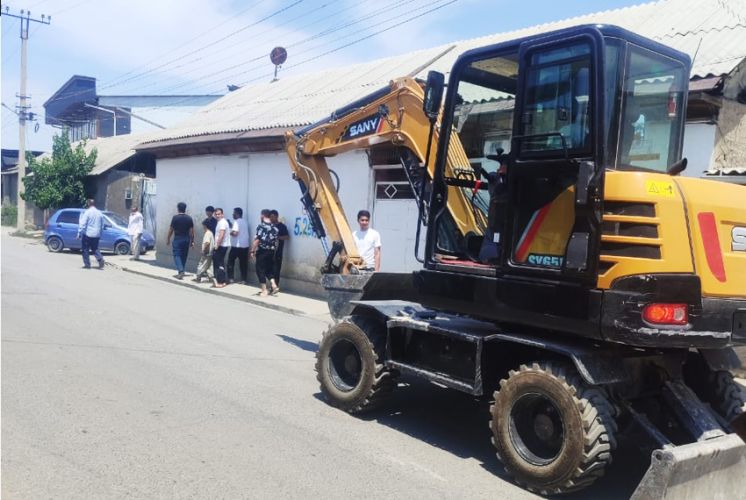 14-year-old girl trapped under rubble during building demolition in Osh